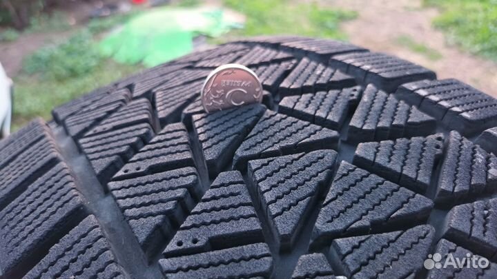 Bridgestone Blizzak DM-V2 225/60 R17 99Q