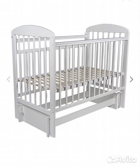 Детская кроватка с продольным маятником