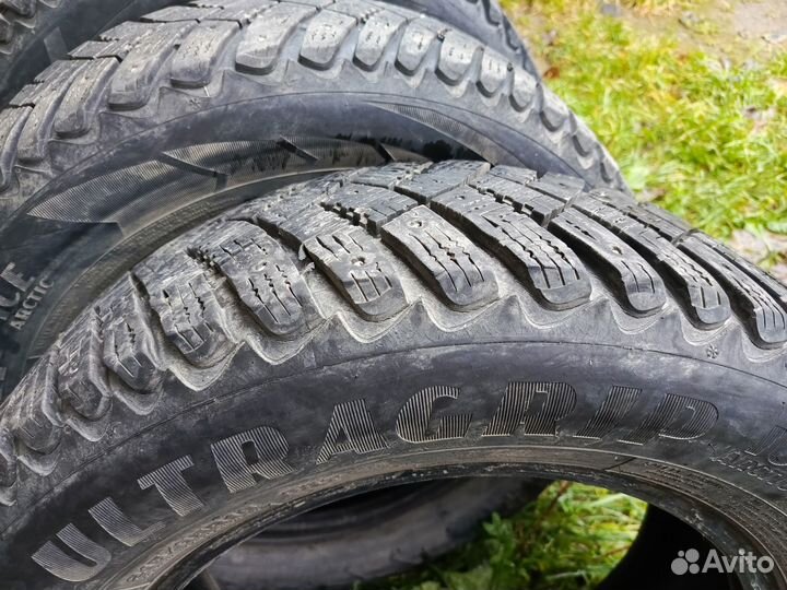 Goodyear Ultragrip Ice Arctic 215/65 R16 98T