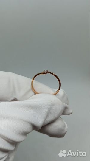 Кольцо с природным камнем Золото