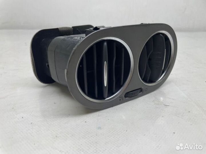 Дефлектор правый Volkswagen Tiguan 2.0 2009