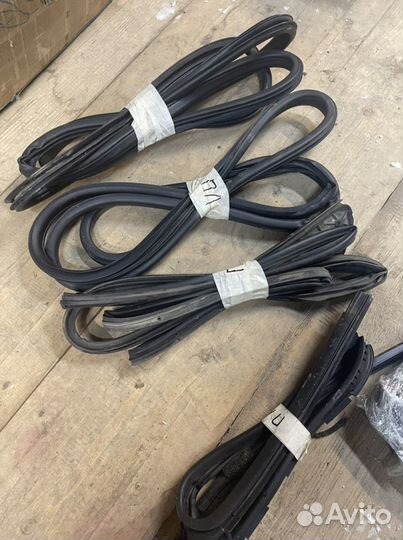 Уплотнитель дверного проема Nissan Juke