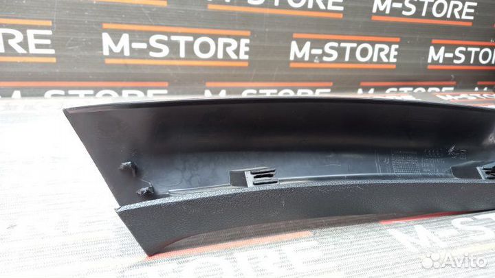 Обшивка двери багажника правая Audi Q7 4LB BHK