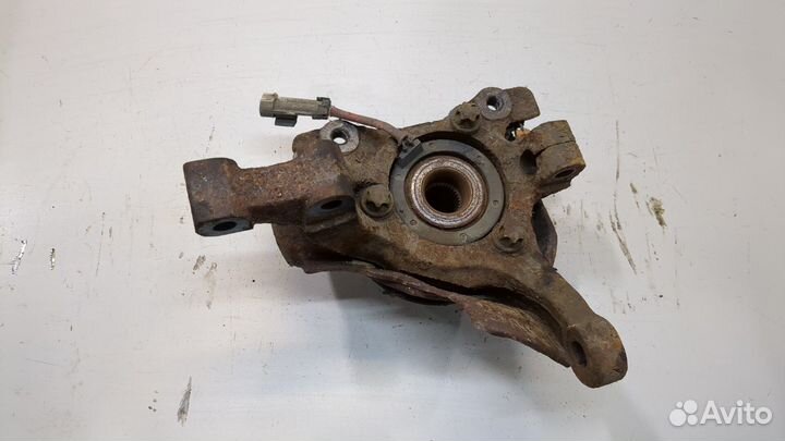 Ступица (кулак, цапфа) левая передняя Opel Astra G