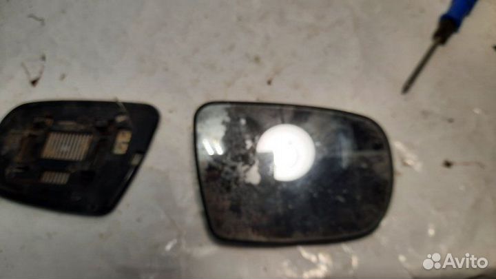 Зеркальный элемент передний правый Subaru Legacy