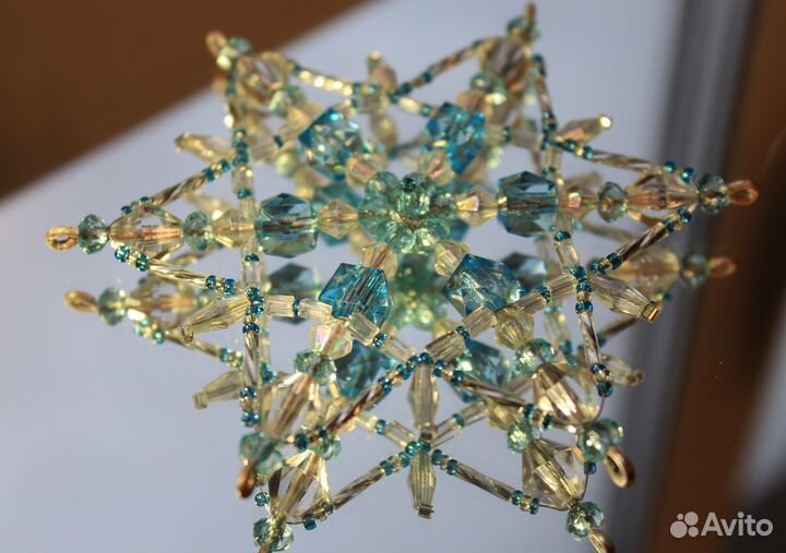 Снежинки из бисера и бусин