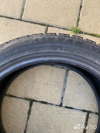 Bridgestone Blizzak VRX 255/40 R19 96S