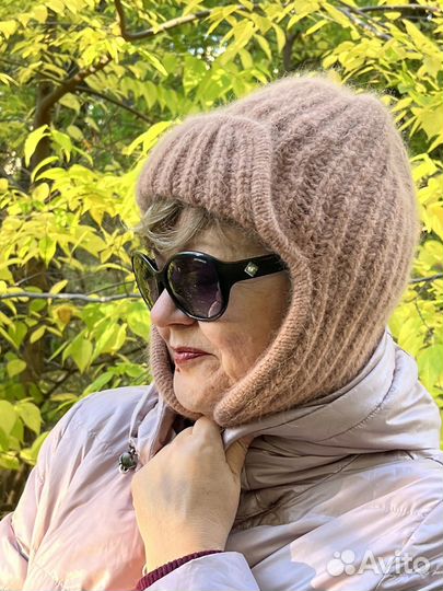 Вязаная шапка из пуха нопки ручной работы