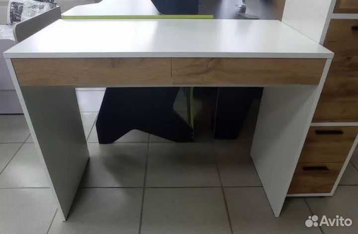 Стол письменный с ящиками новый