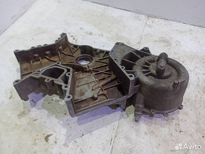 Крышка двигателя передняя