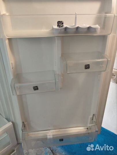 Холодильник Samsung