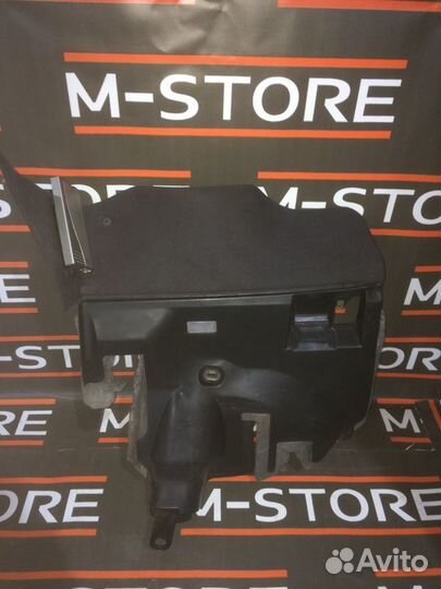 Обшивка салона передняя правая Mercedes-Benz