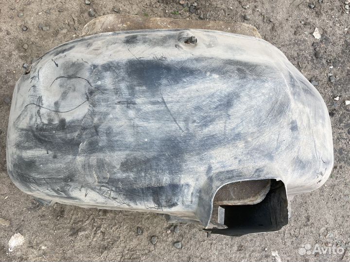 Задний правый подкрылок фольксваген гольф 4