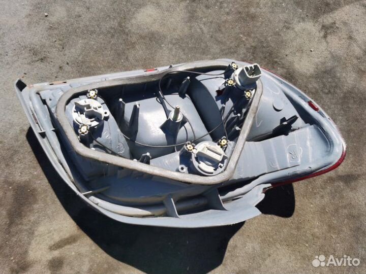 Стоп-сигнал правый Toyota Vitz SCP10