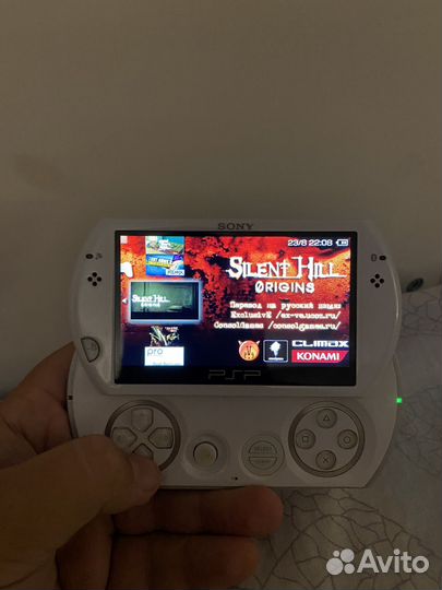 Sony Playstation Portable Go (PSP Go, PSP N1000)