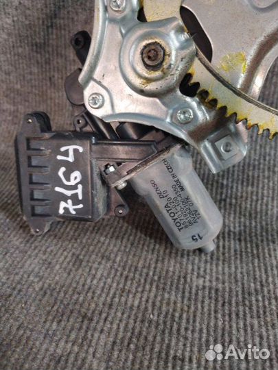 Мотор стеклоподъемника передний правый Toyota