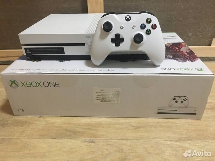 Xbox One S 1tb + игры (game pass)