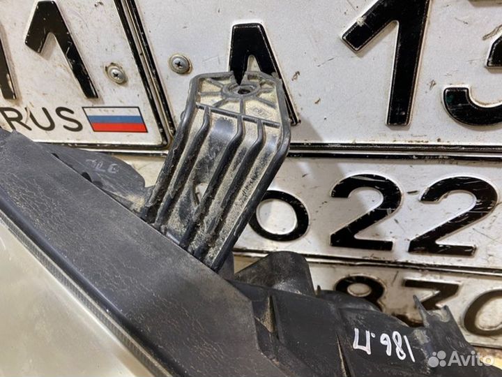 Фара передняя правая Ssangyong Actyon Sports