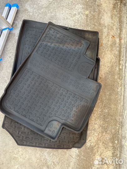Автомобильные коврики резиновые новые