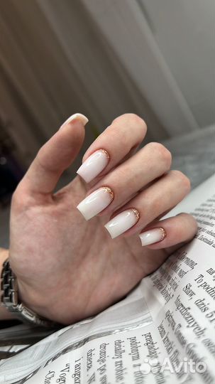 Модель на маникюр