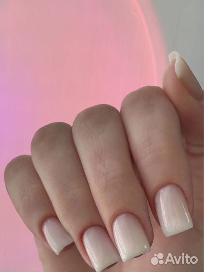 Модель на маникюр