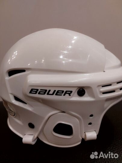 Хоккейный шлем