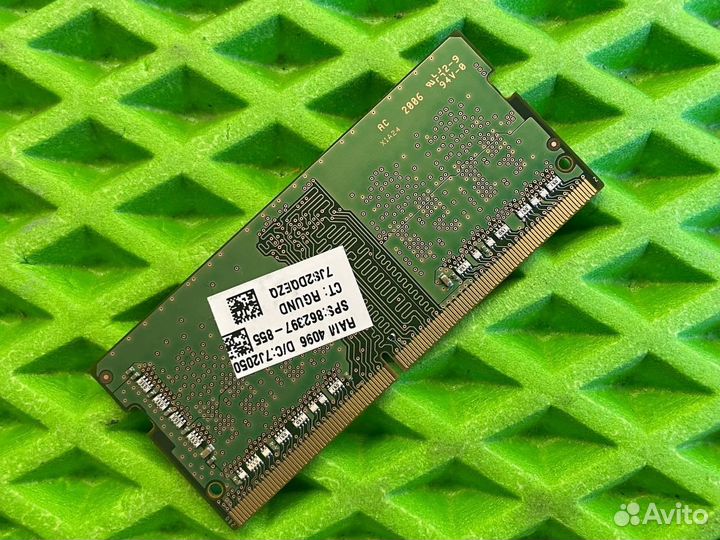 Озу RAM Samsung DDR4 4GB универсальная