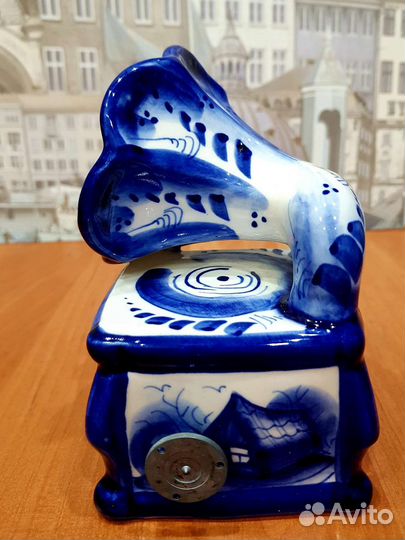 Музыкальная шкатулка граммофон