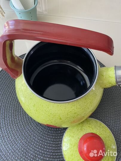 Чайник эмалированный со свистком наплитный