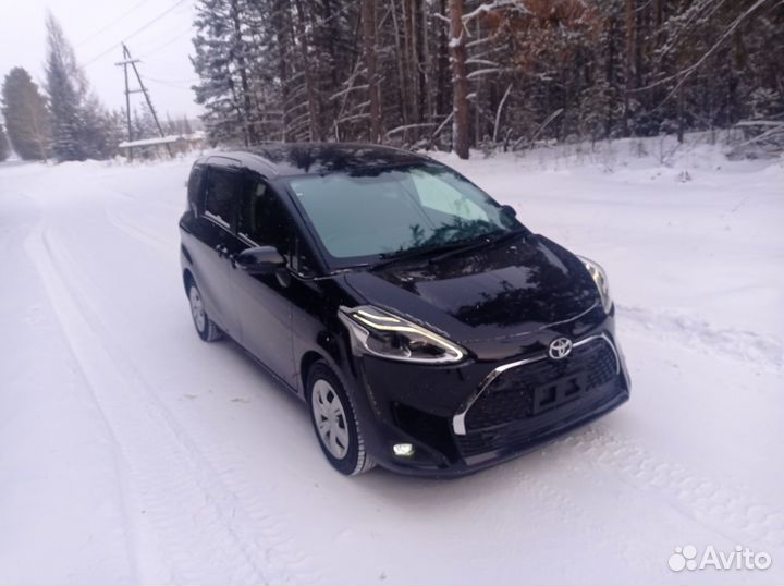 Автомобиль Toyota Sienta