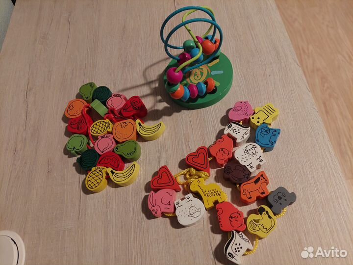 Деревянные игрушки,шнуровка и серпантин