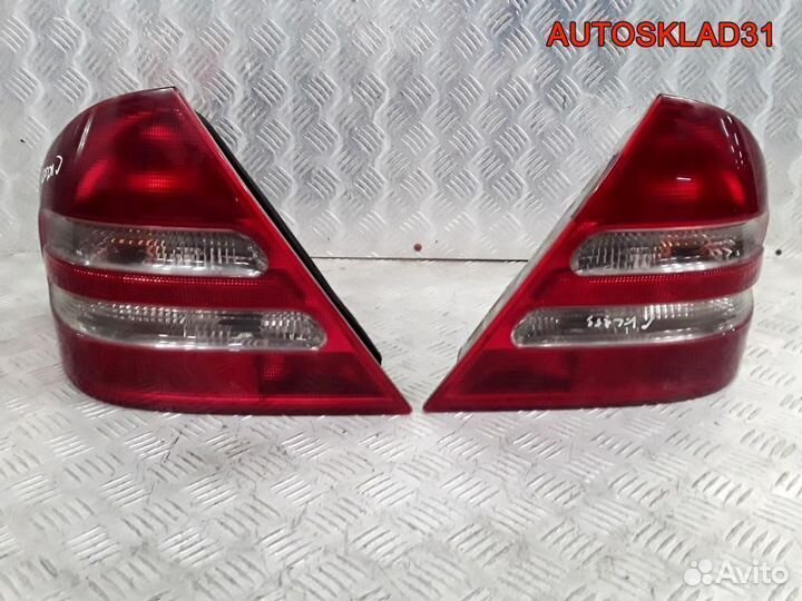 Фонарь задний Mercedes Benz W203 Седан 2038200164