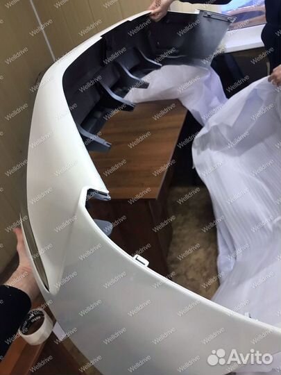 Губа Executive Toyota Land Cruiser 200 белый перл