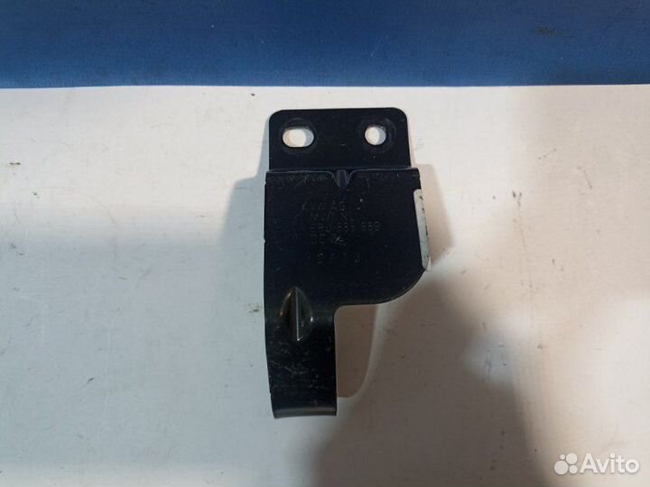 Кронштейн Volkswagen Polo Sedan 2011-2020