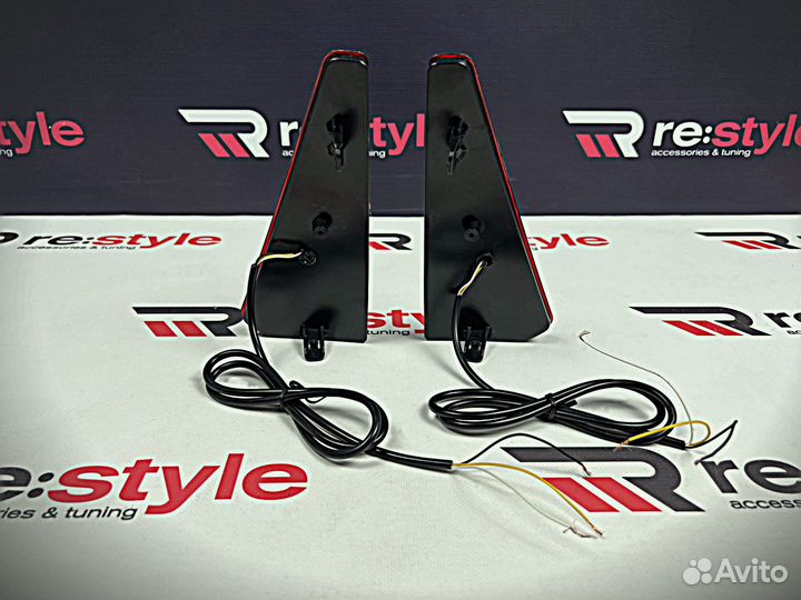 Катафоты Toyota Voxy 80 / Noah 80 Led Красные