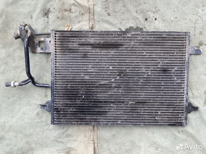 Радиатор кондиционера Volkswagen Passat B5
