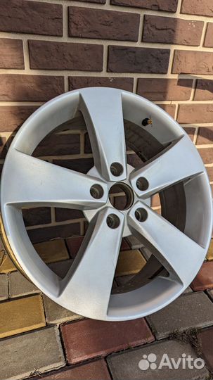 Диск литой r17 5x114 3