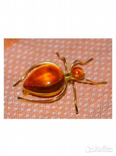 Винтажная брошь СССР янтрарь