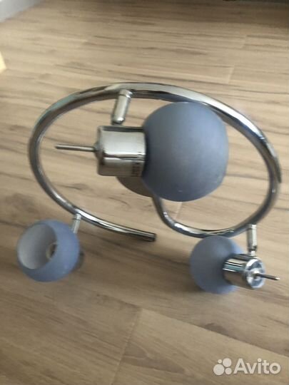 Люстра с тремя поворотными плафонами