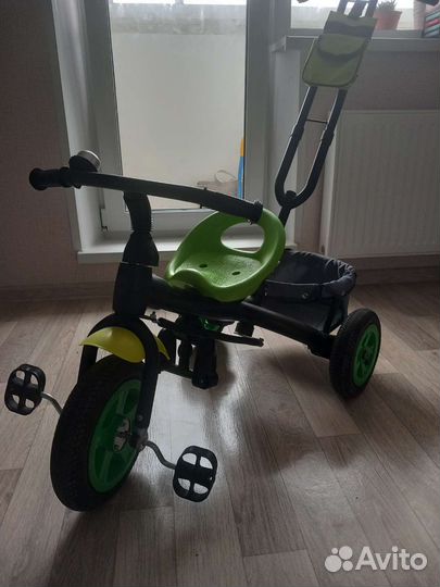 Трехколесный велосипед с ручкой