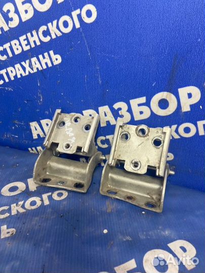 Петля крышки багажника. Plymouth Voyager минивен