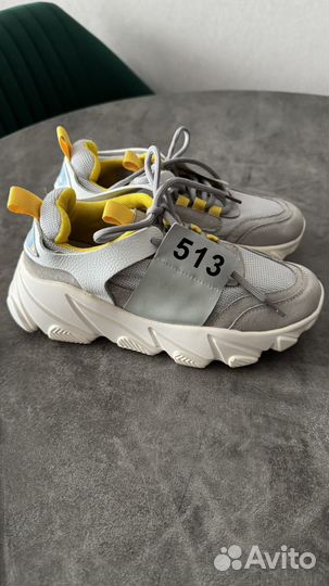 Кроссовки женские