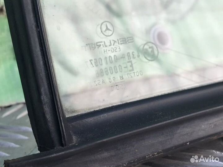 Форточка двери задняя правая Mercedes-Benz 190E