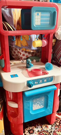 Детская игровая кухня с посудой и звуком elc