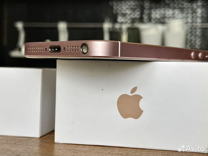 iPhone SE, 32 ГБ