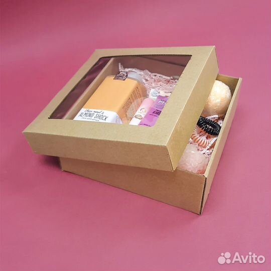 Подарочные картонные коробки с окном