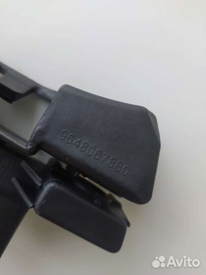 Держатель крепеж бампера и крыла Ситроен с4