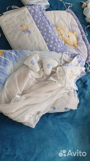 Бортики и принадлежности в кроватку