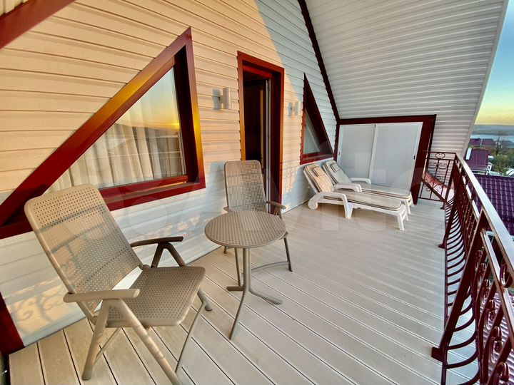 Коттедж 330 м² на участке 7 сот.