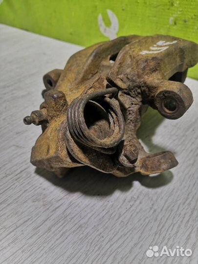 Суппорт задний правый Фольксваген Пассат Б3